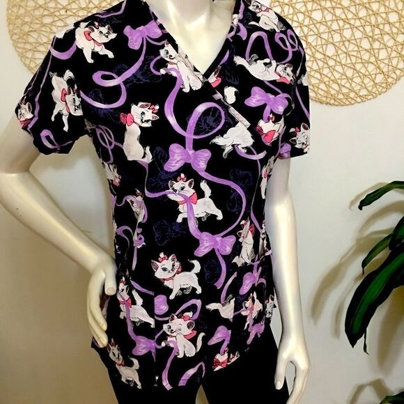 Disney Aristocats Scrub Top! 2 pocket - Picture 3 of 6